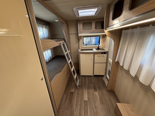 キャンピングカートレーラー