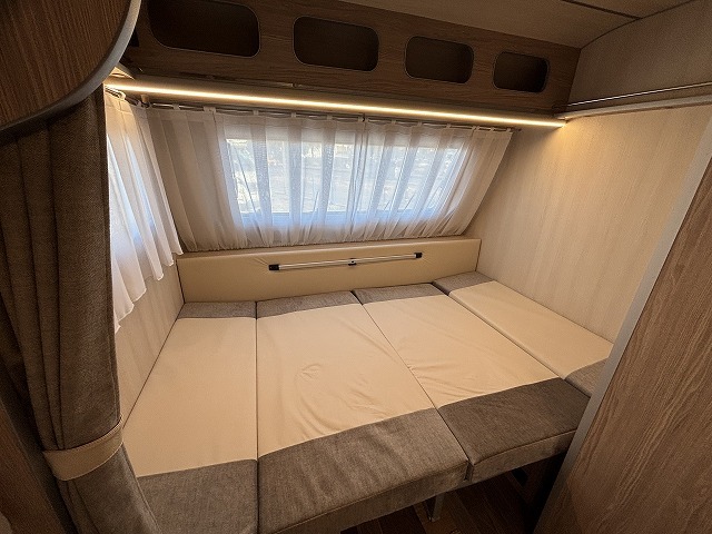 キャンピングカートレーラー