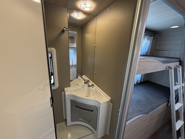 キャンピングカートレーラー