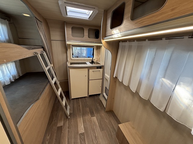 キャンピングカートレーラー