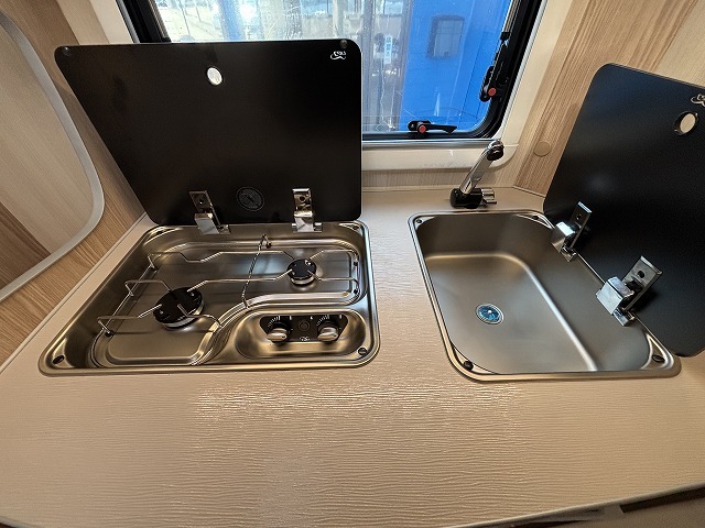 キャンピングカートレーラー