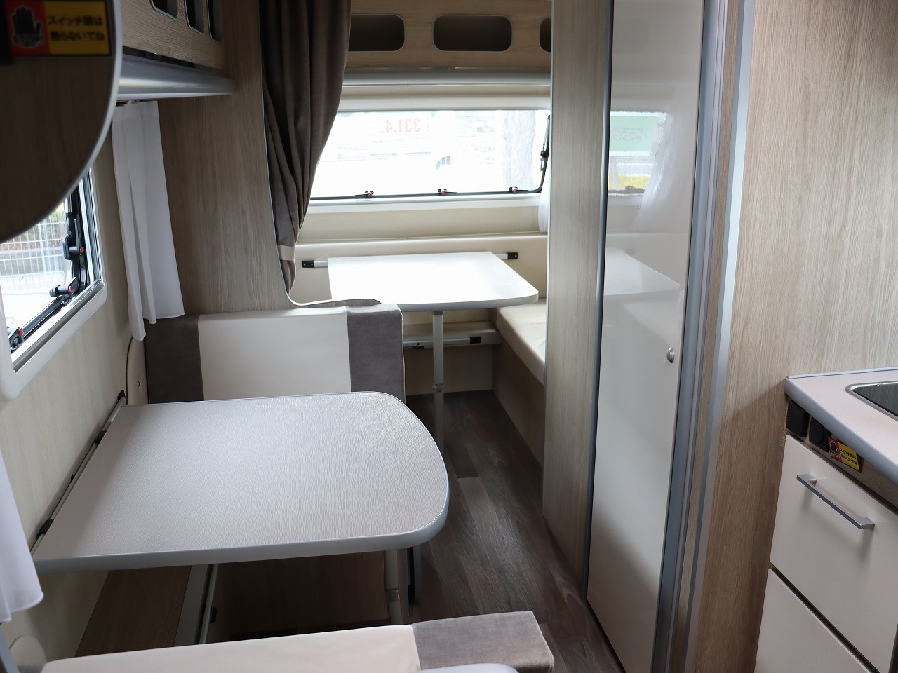 キャンピングカートレーラー