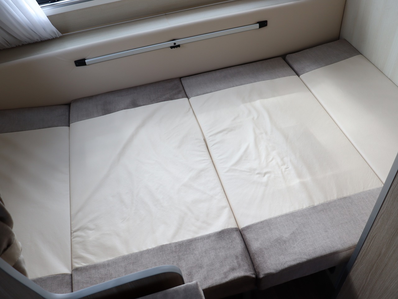 キャンピングカートレーラー