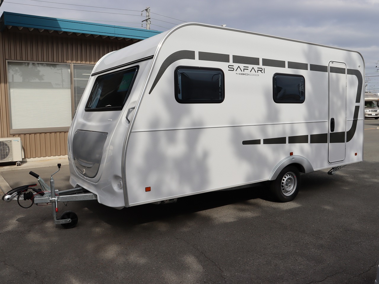 キャンピングカートレーラー