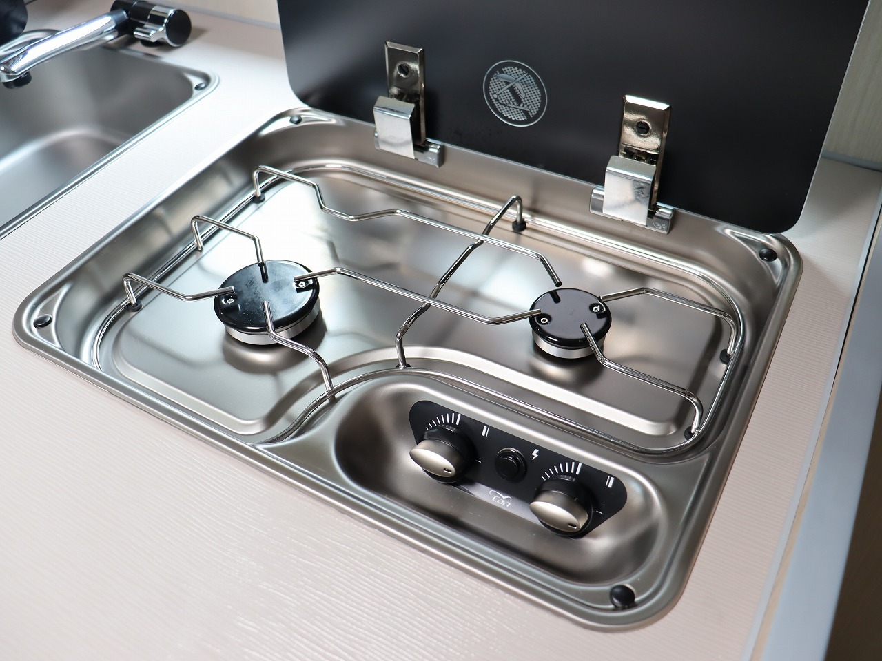 キャンピングカートレーラー