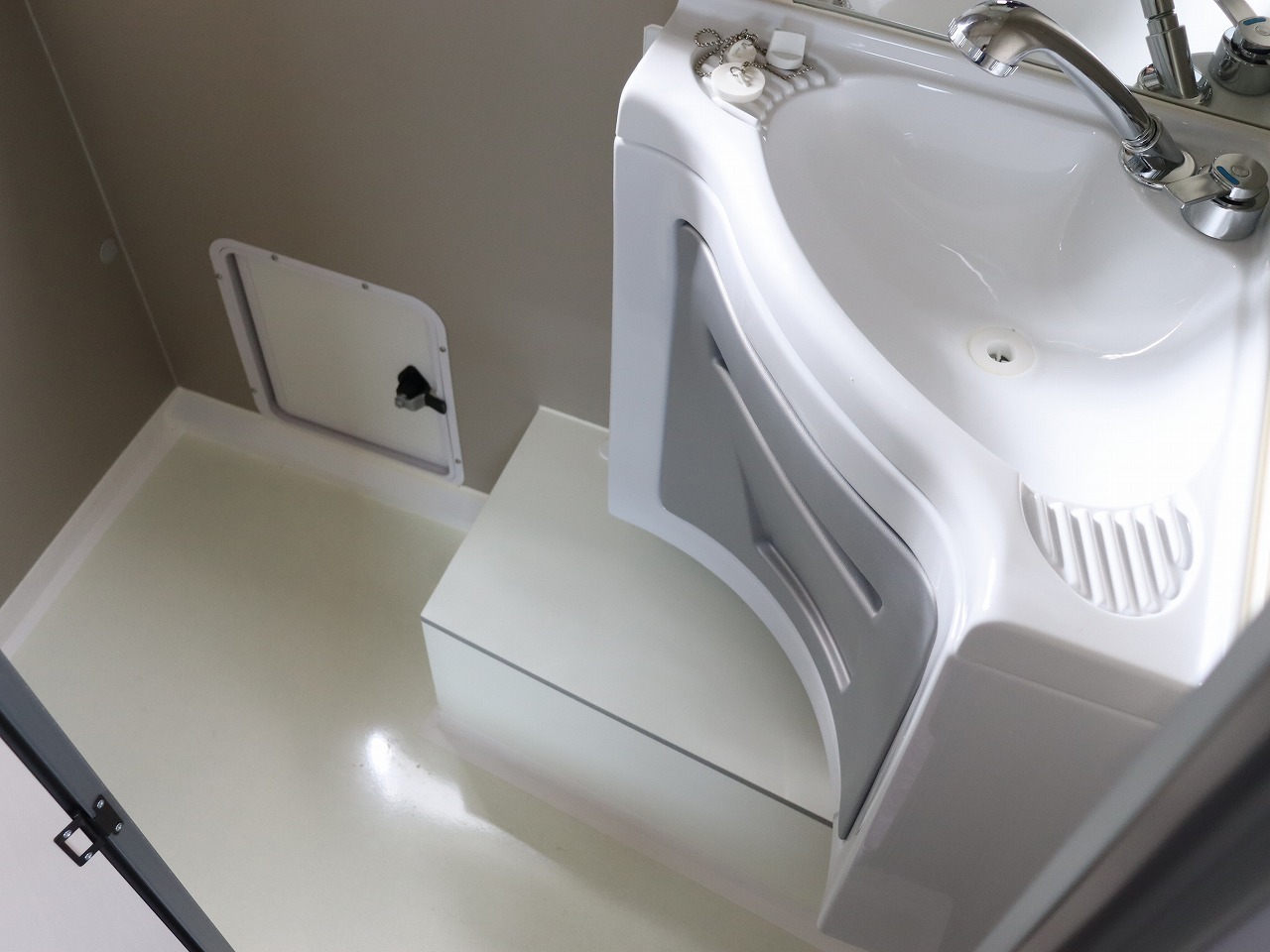 キャンピングカートレーラー