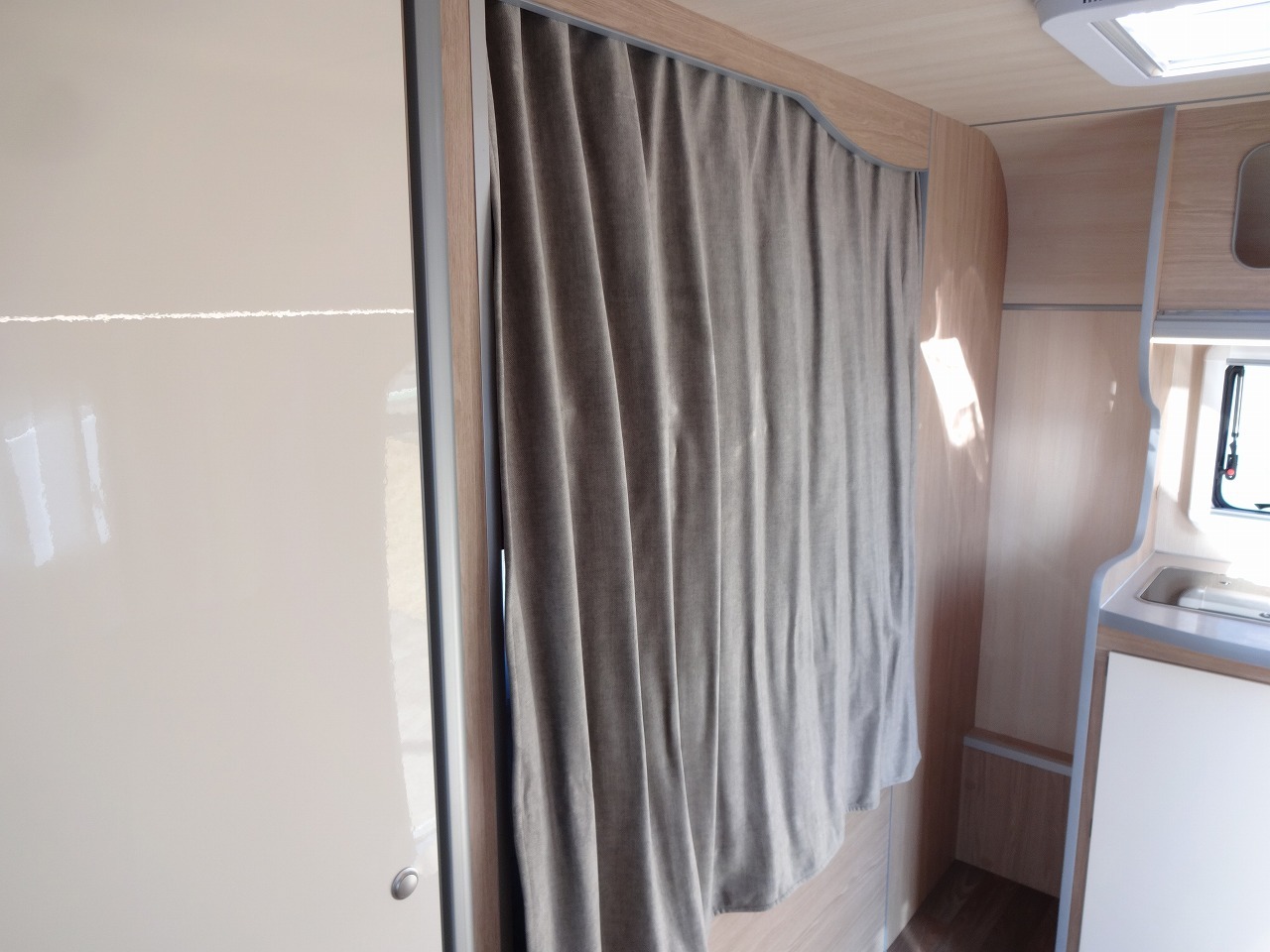 キャンピングカートレーラー