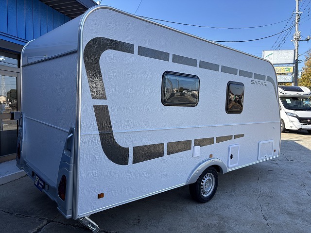 キャンピングカートレーラー