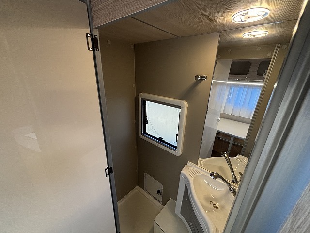 キャンピングカートレーラー