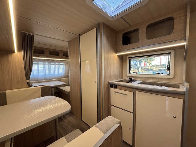 キャンピングカートレーラー