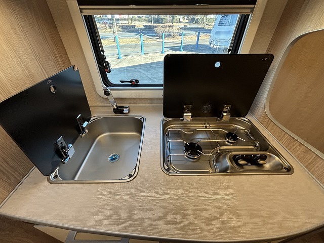 キャンピングカートレーラー