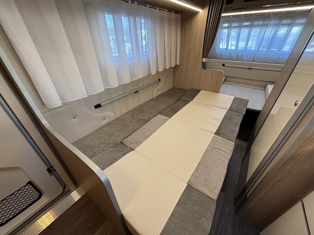 キャンピングカートレーラー