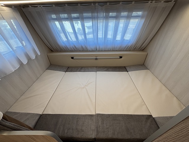 キャンピングカートレーラー