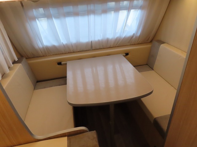 キャンピングカートレーラー