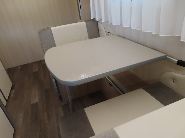 キャンピングカートレーラー