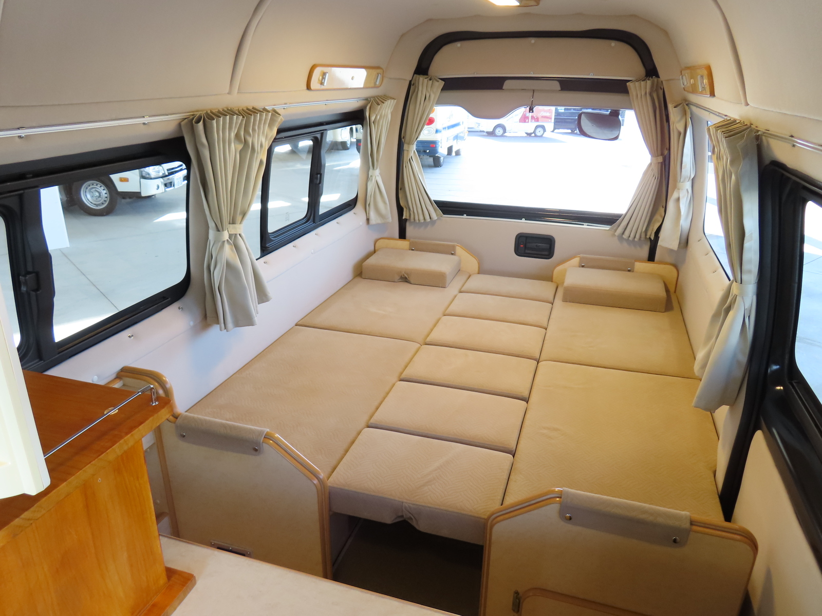 キャンピングカーバンコン