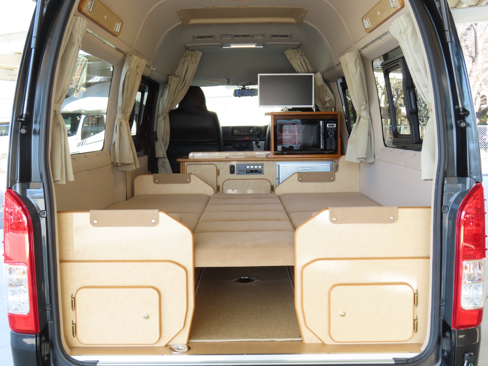 キャンピングカーバンコン