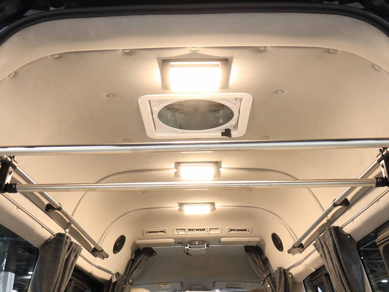 キャンピングカーバンコン