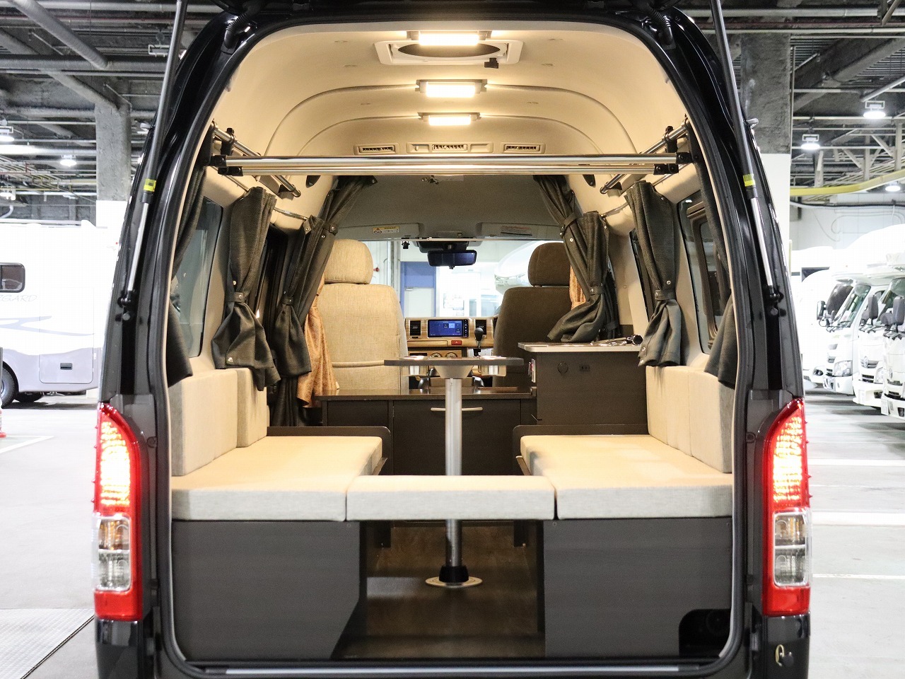 キャンピングカーバンコン