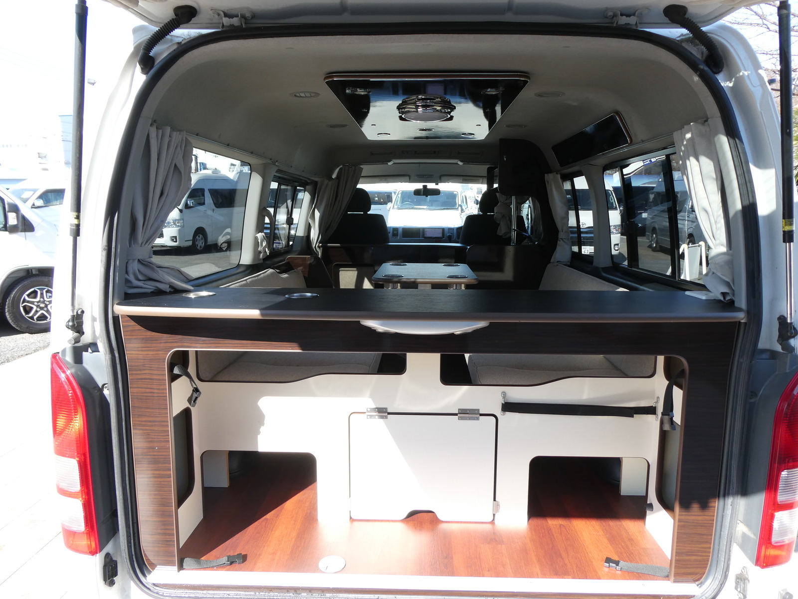 キャンピングカーバンコン