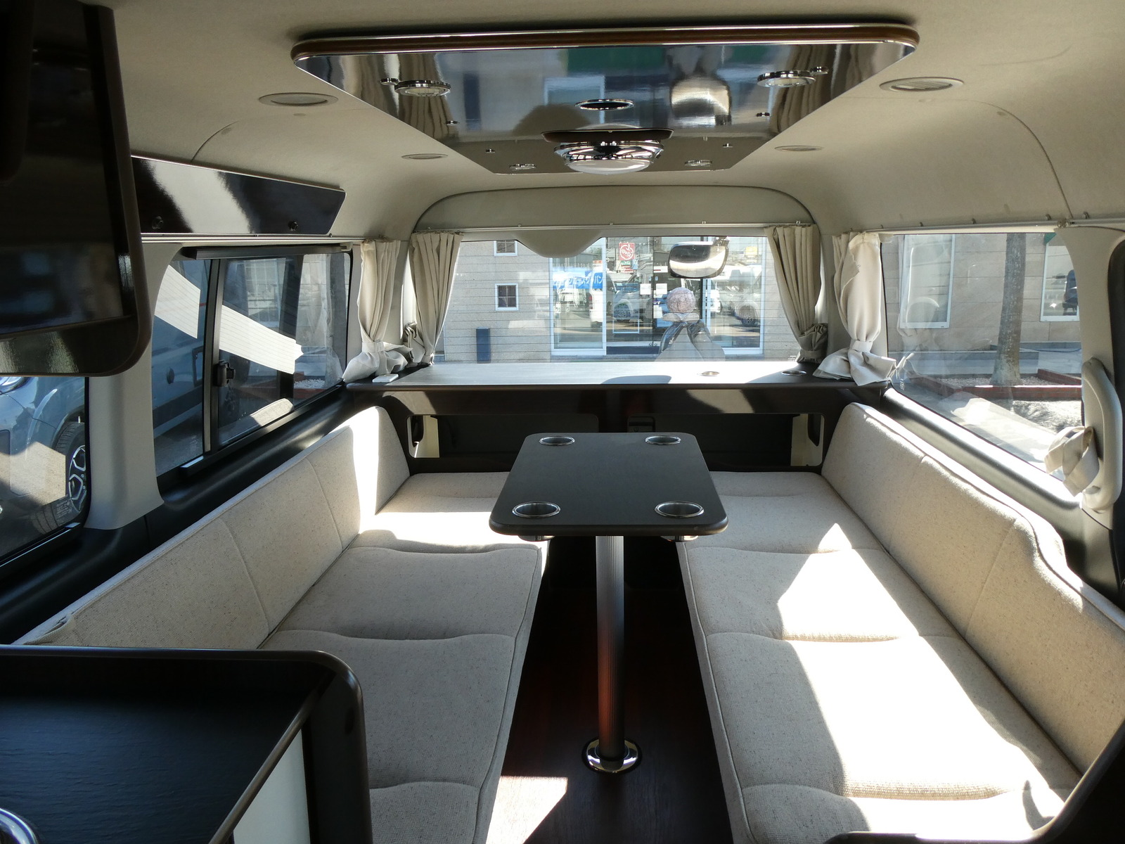 キャンピングカーバンコン