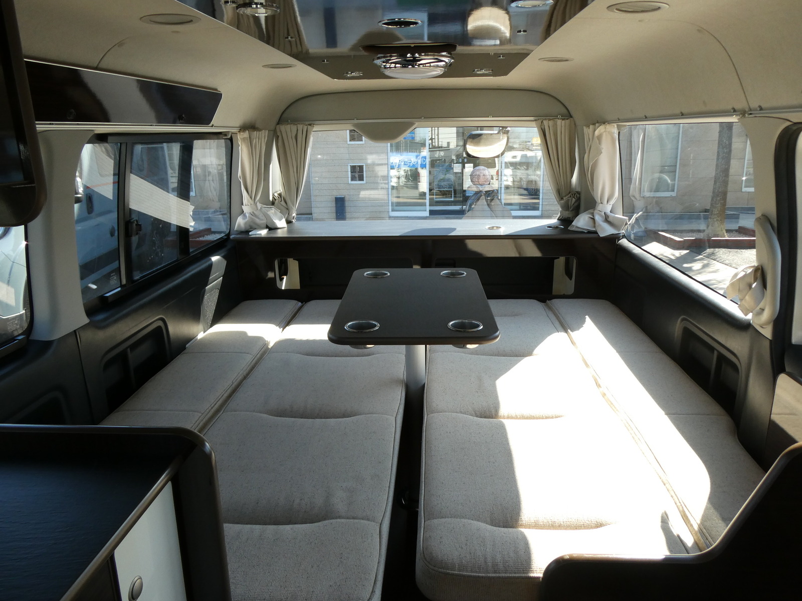 キャンピングカーバンコン