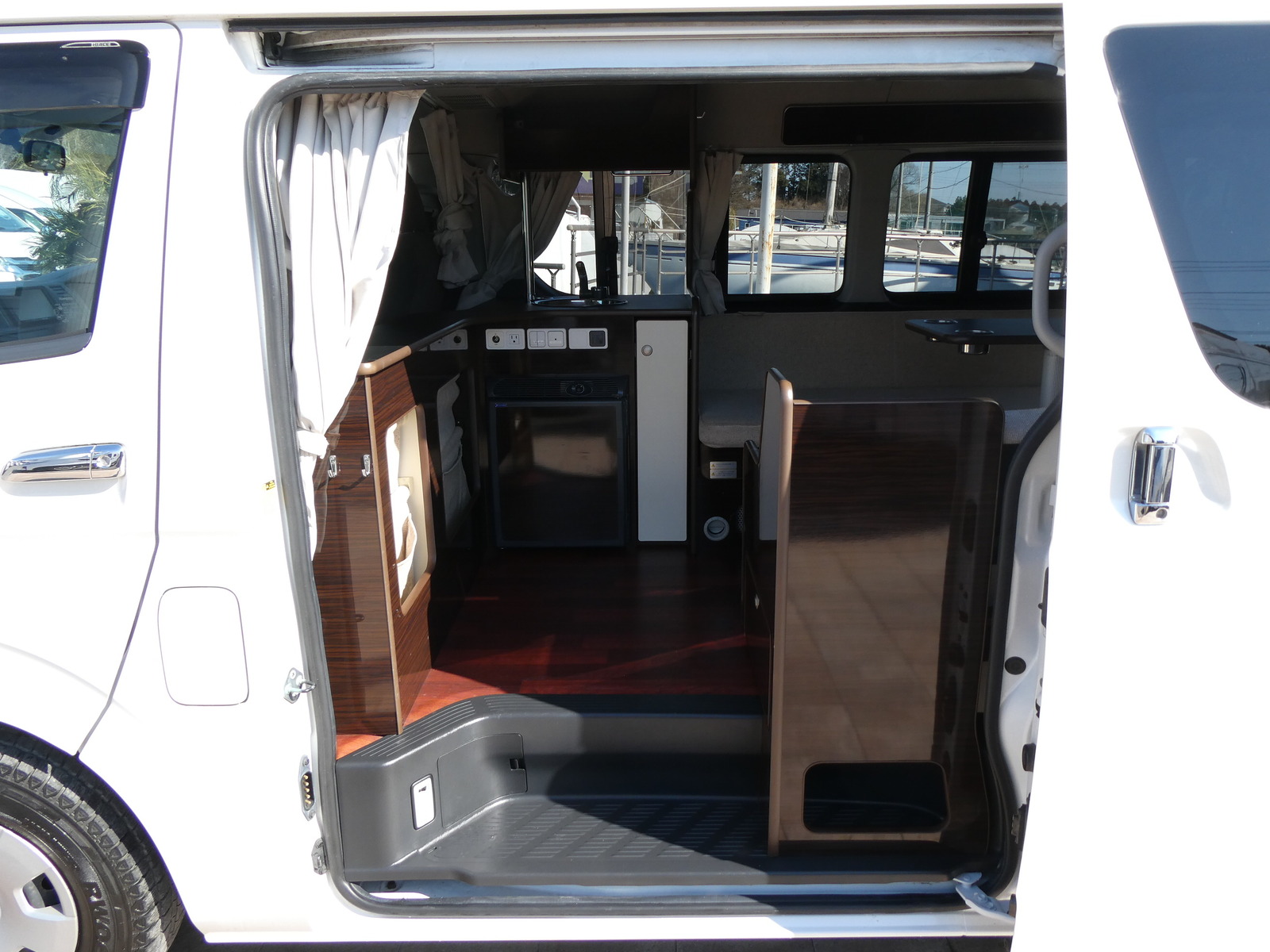 キャンピングカーバンコン