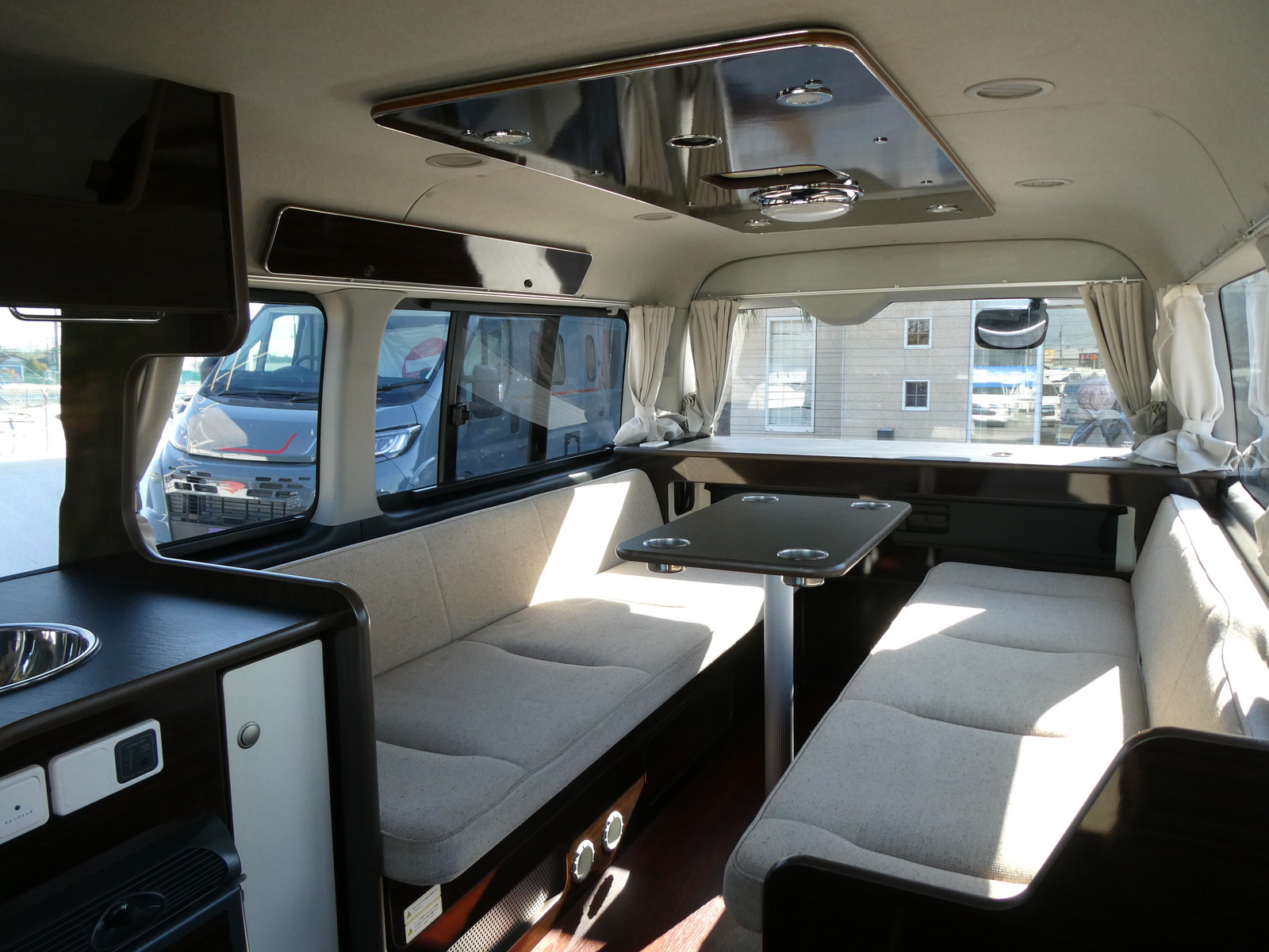 キャンピングカーバンコン