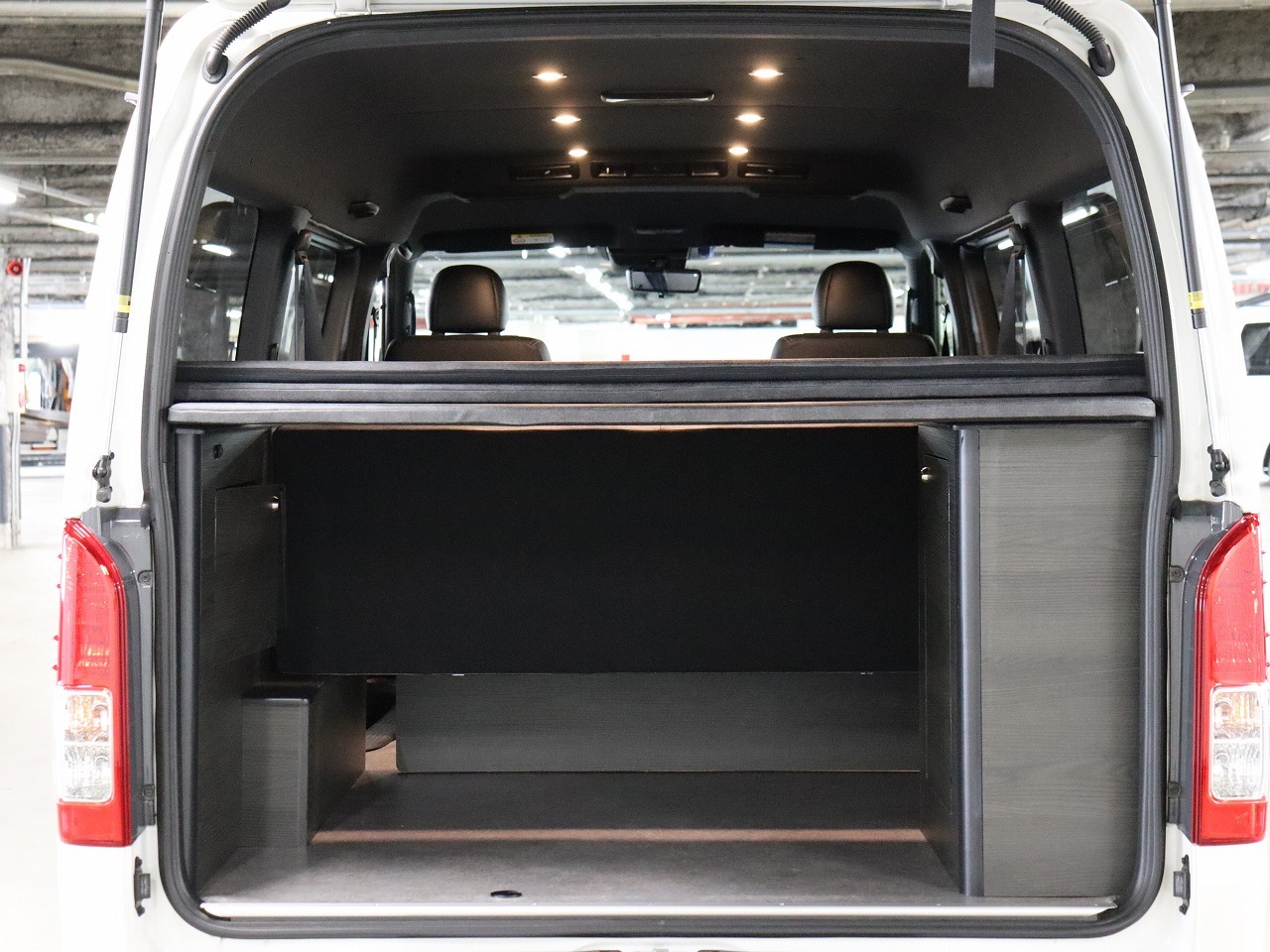 キャンピングカーバンコン