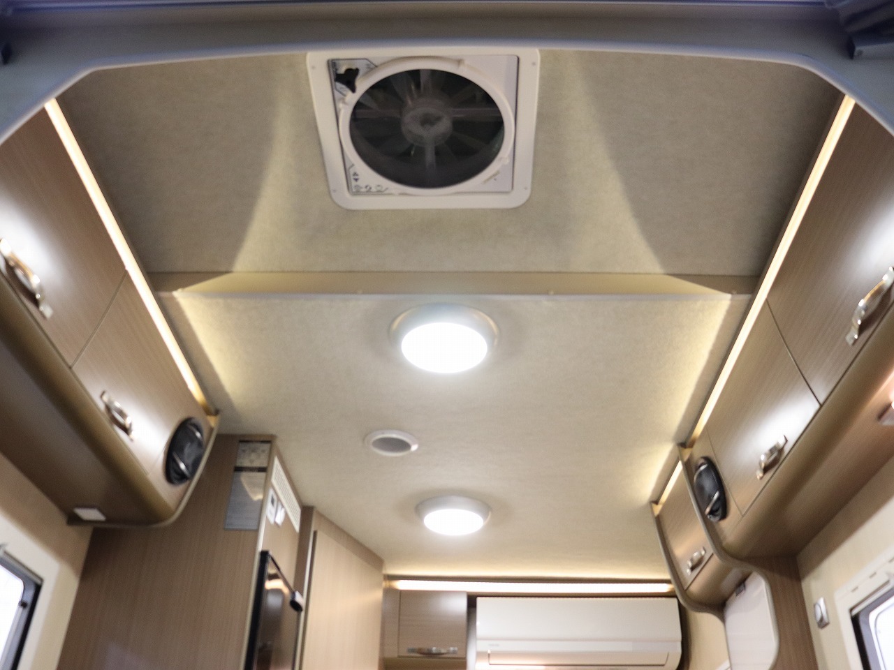 キャンピングカーキャブコン