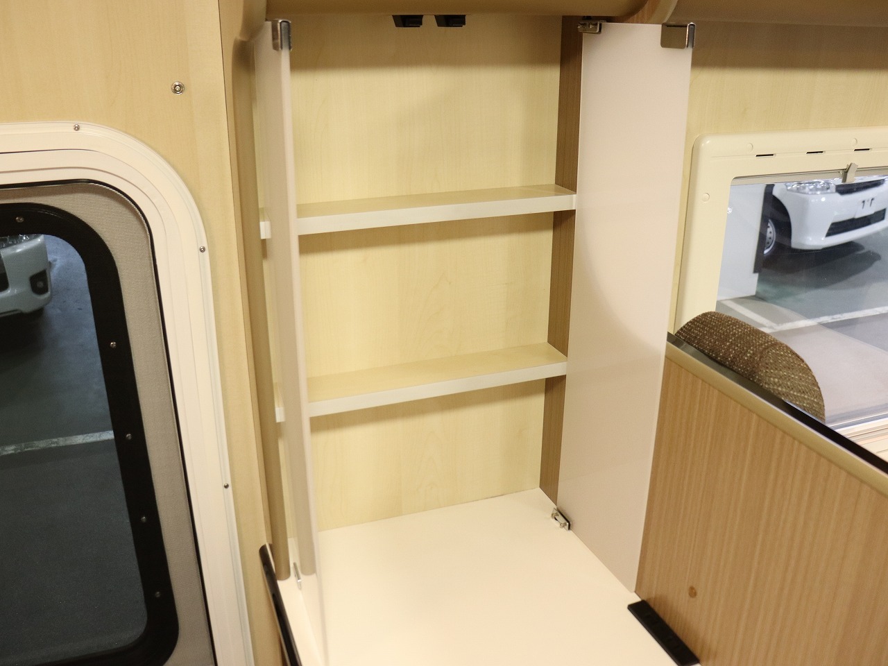 キャンピングカーキャブコン