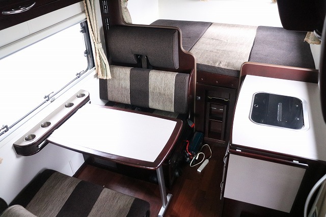 キャンピングカーキャブコン