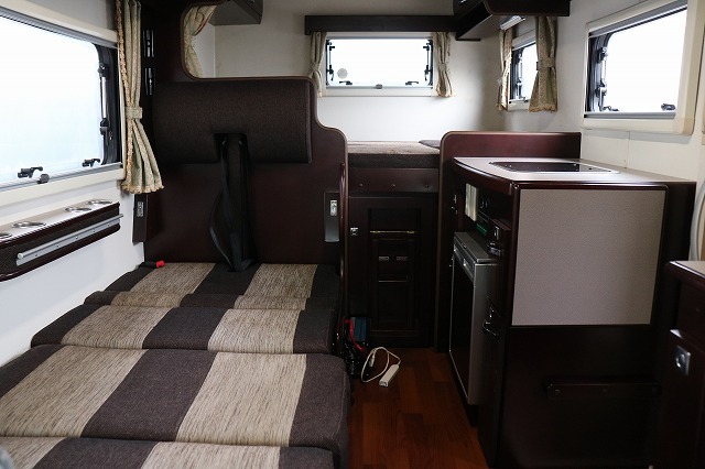 キャンピングカーキャブコン