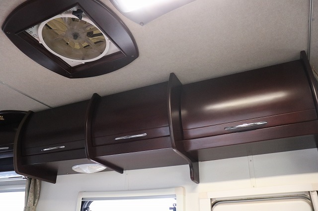 キャンピングカーキャブコン