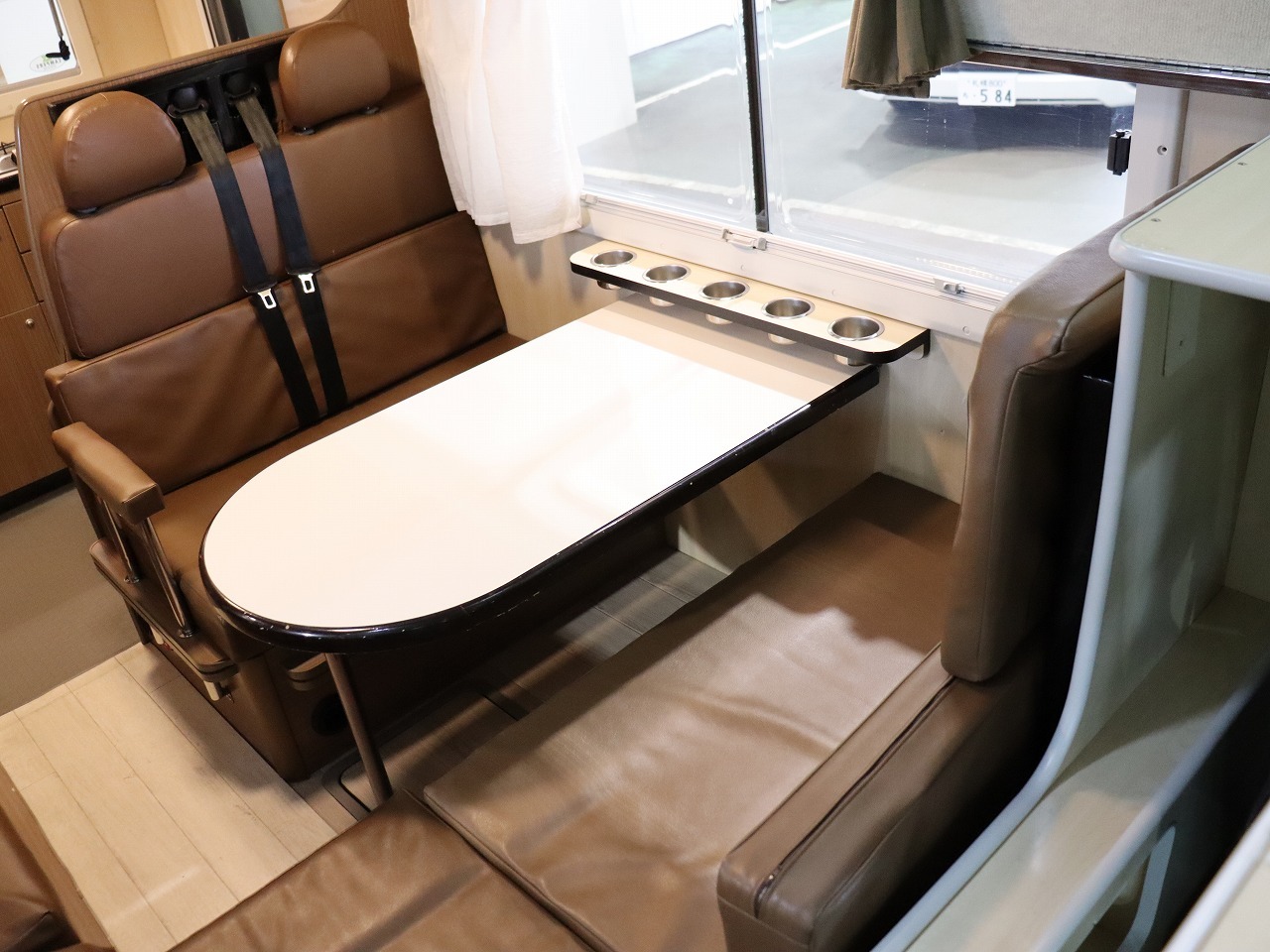 キャンピングカーキャブコン