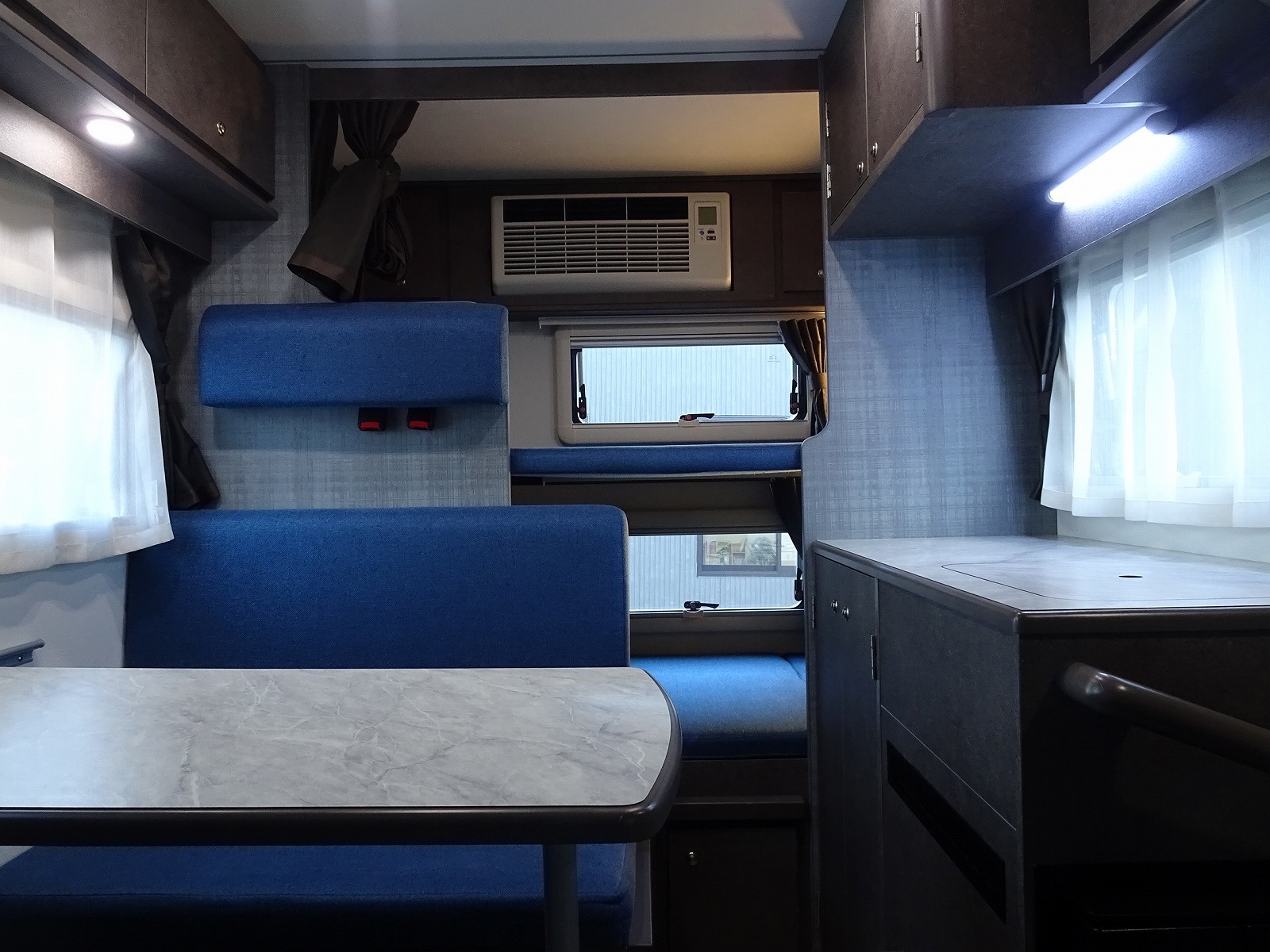 キャンピングカーキャブコン