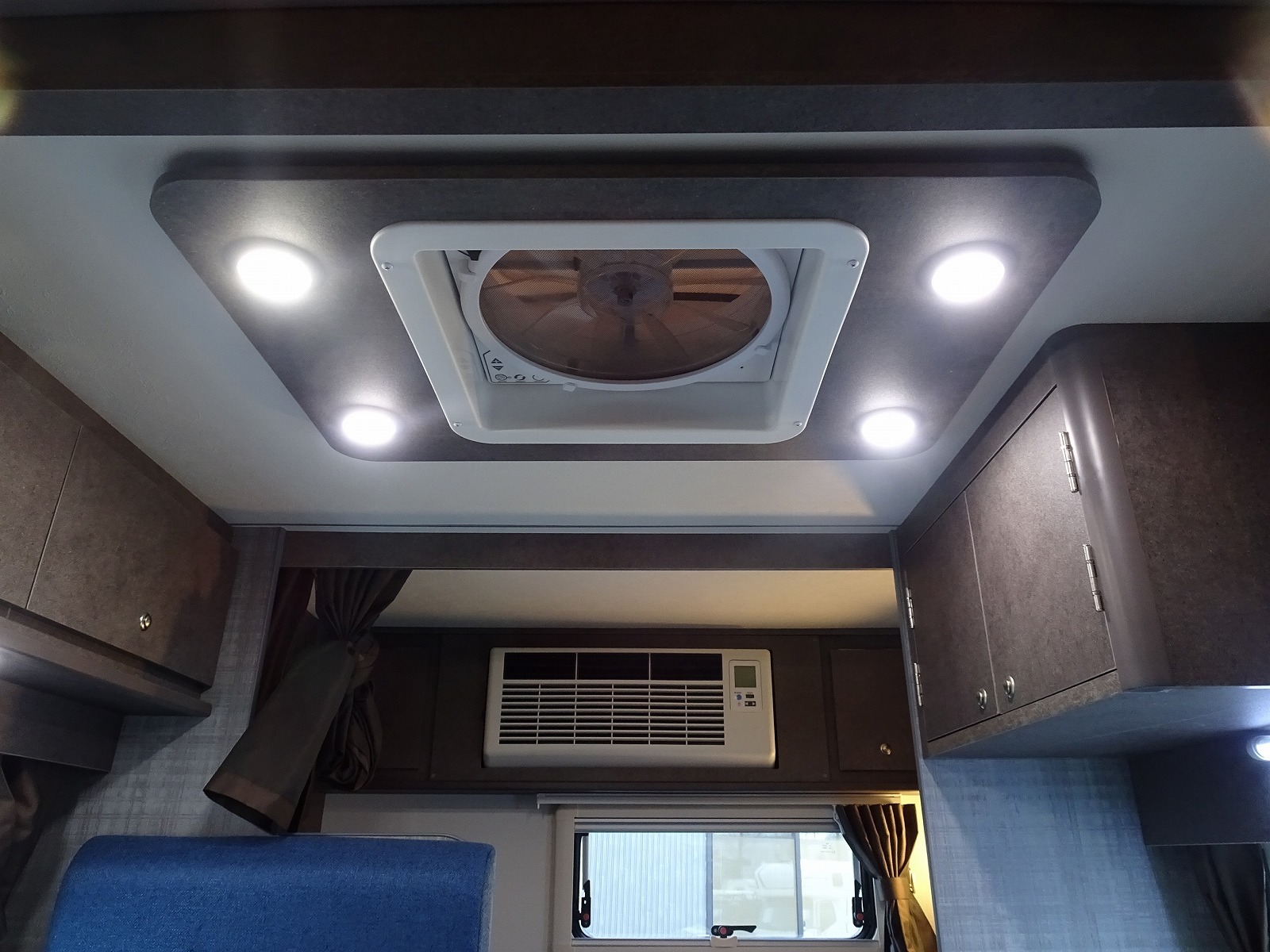 キャンピングカーキャブコン