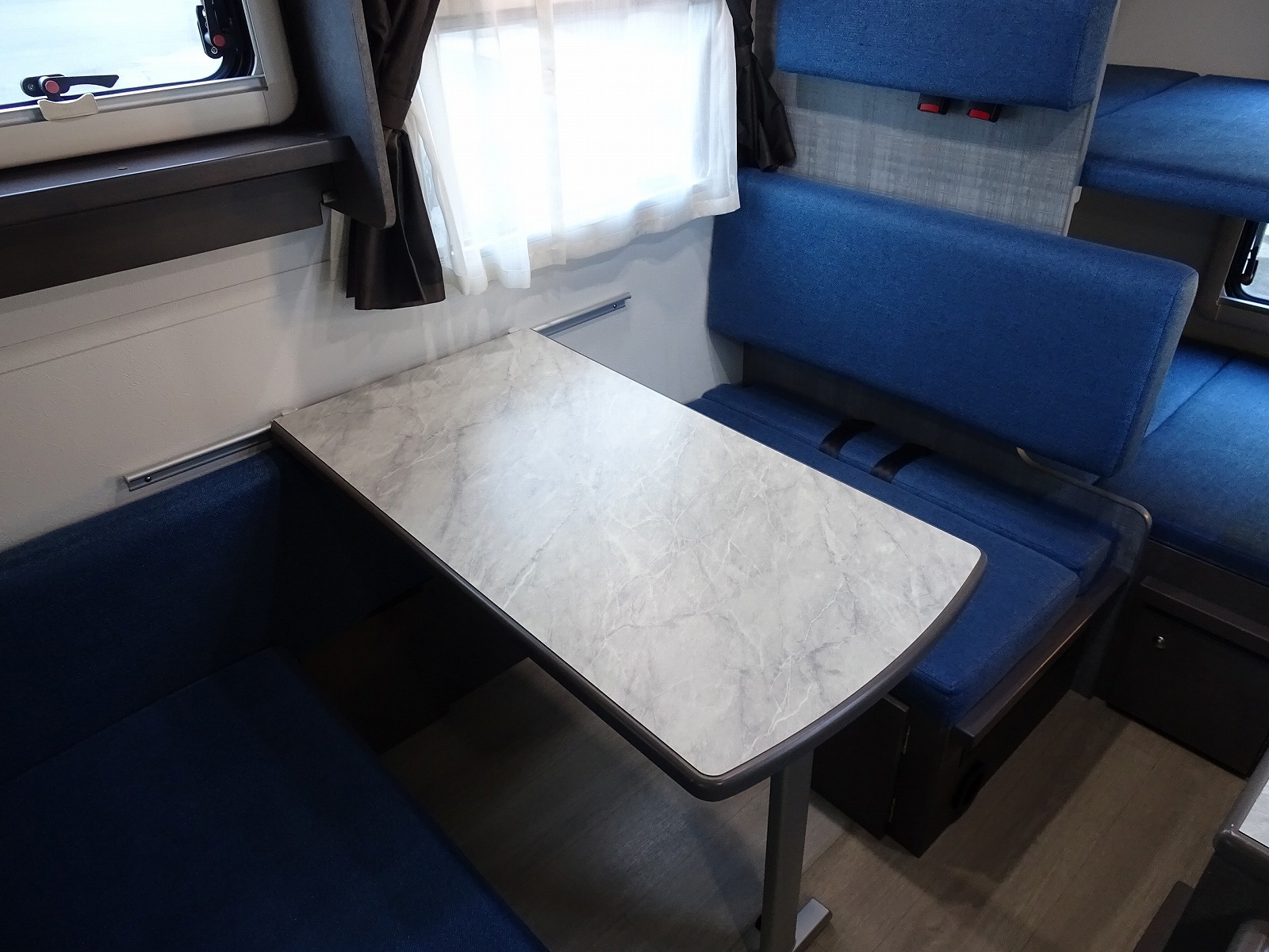 キャンピングカーキャブコン