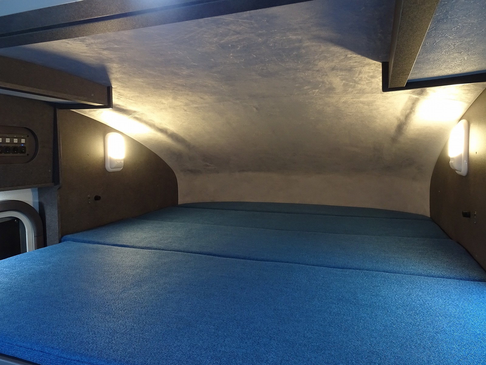 キャンピングカーキャブコン