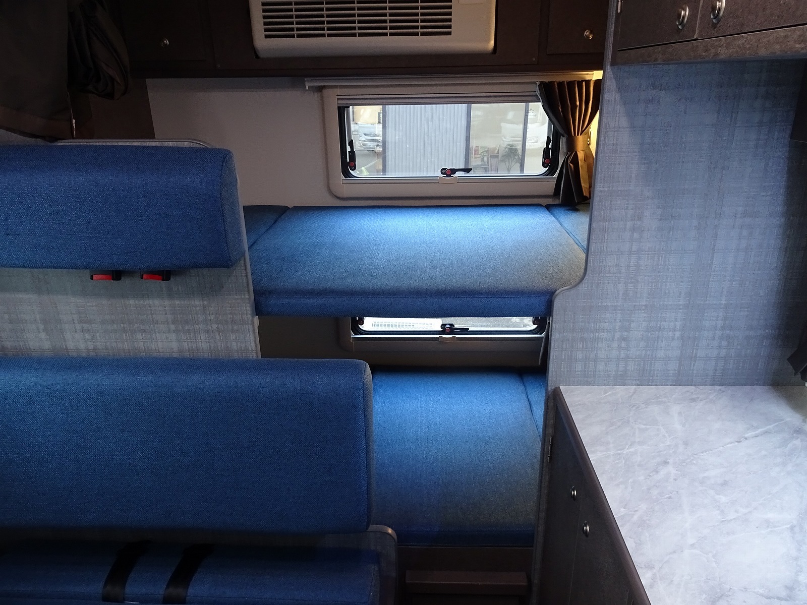 キャンピングカーキャブコン