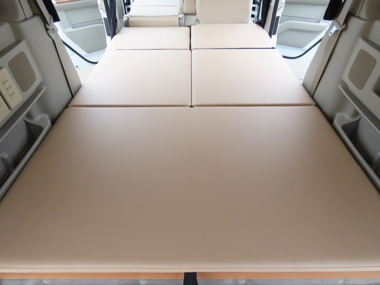 キャンピングカー軽キャンパー