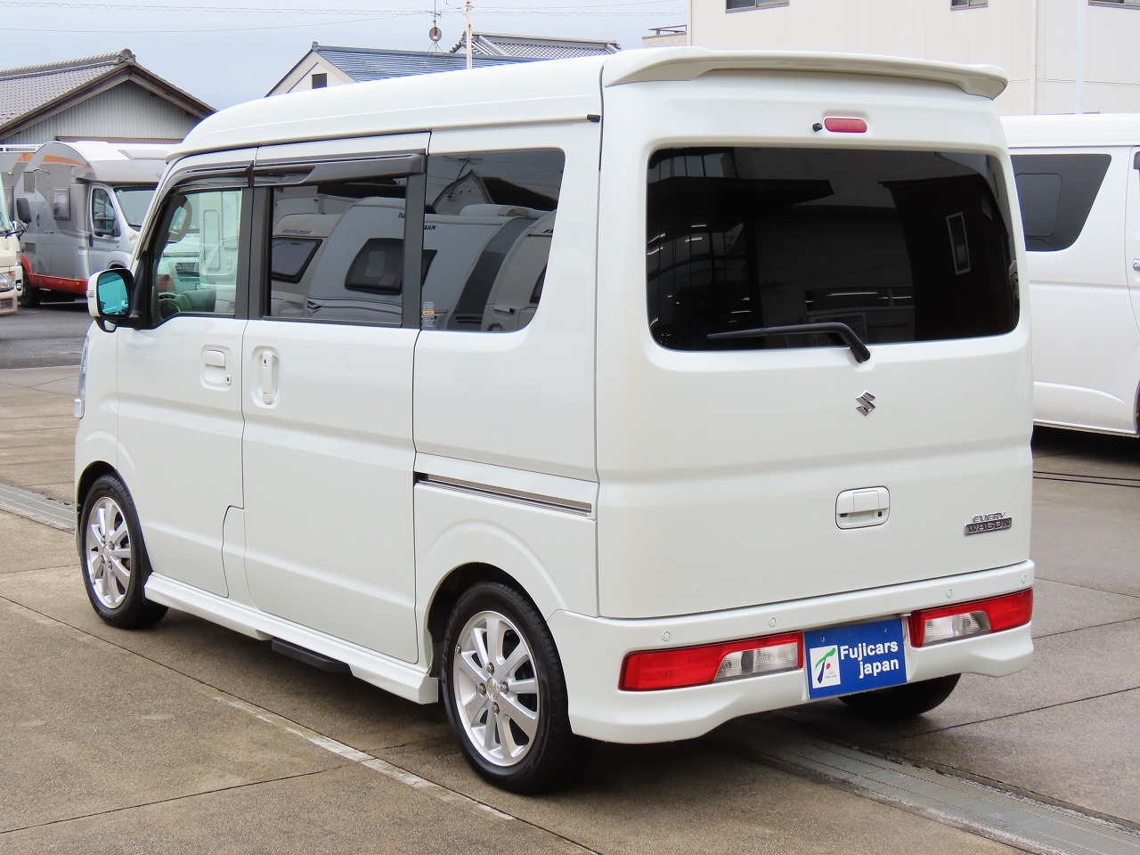 キャンピングカー軽キャンパー