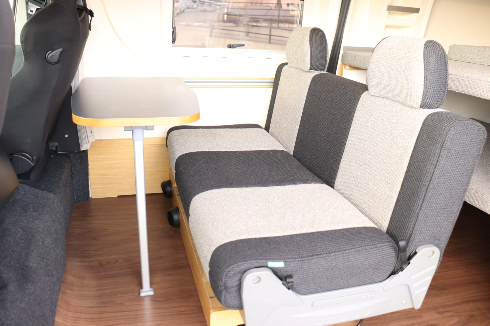 キャンピングカーバンコン