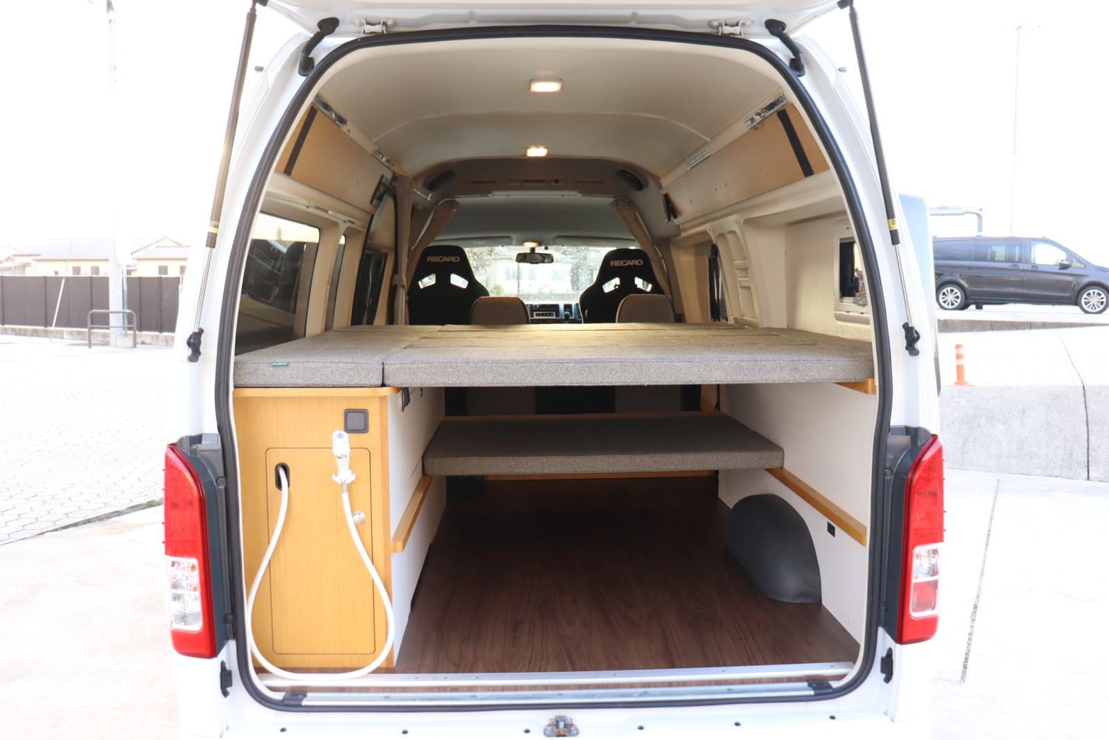 キャンピングカーバンコン