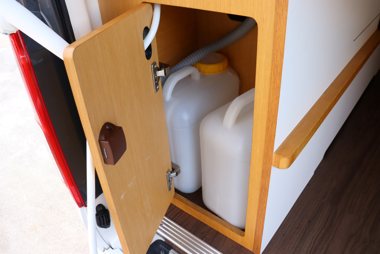 キャンピングカーバンコン