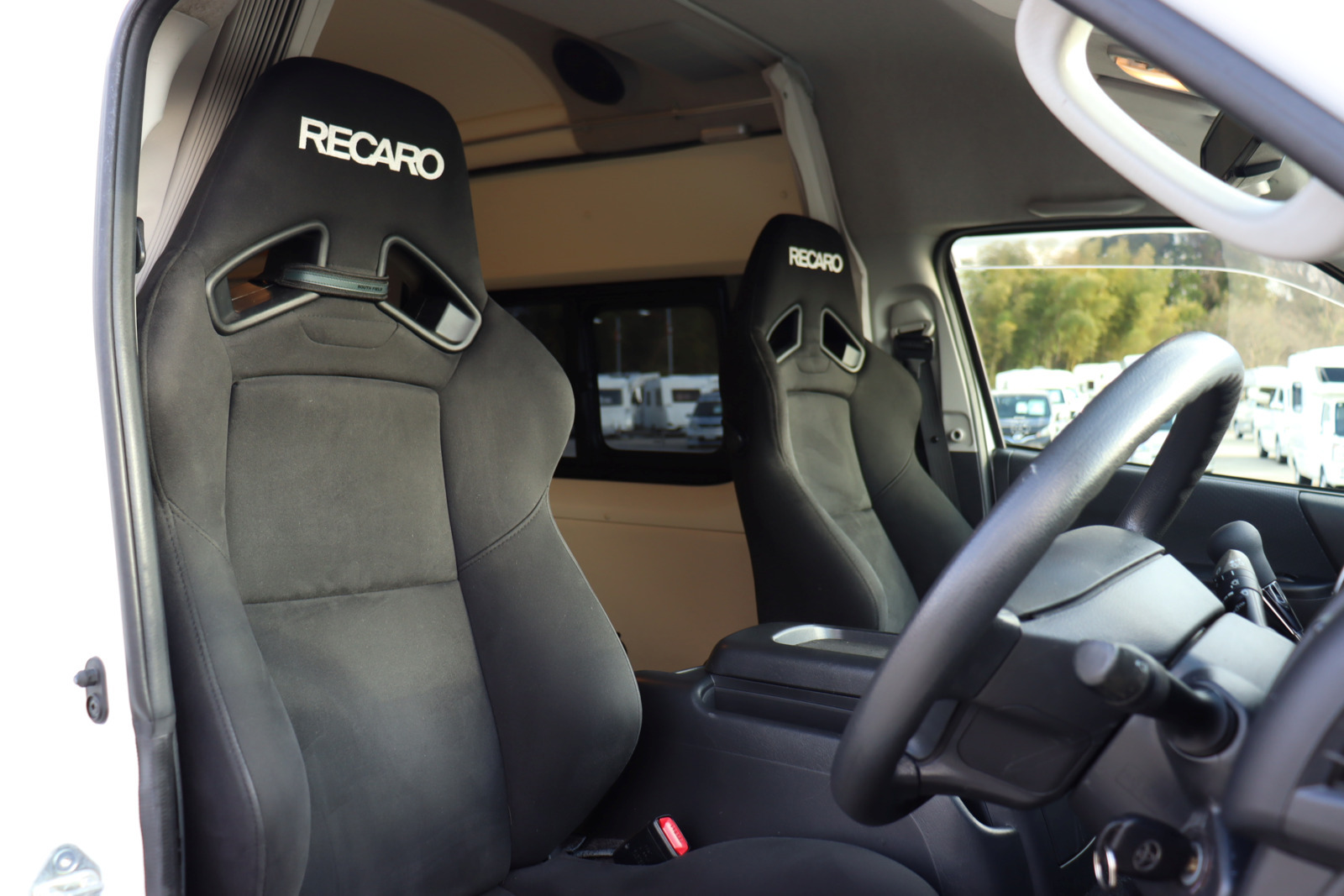 キャンピングカーバンコン