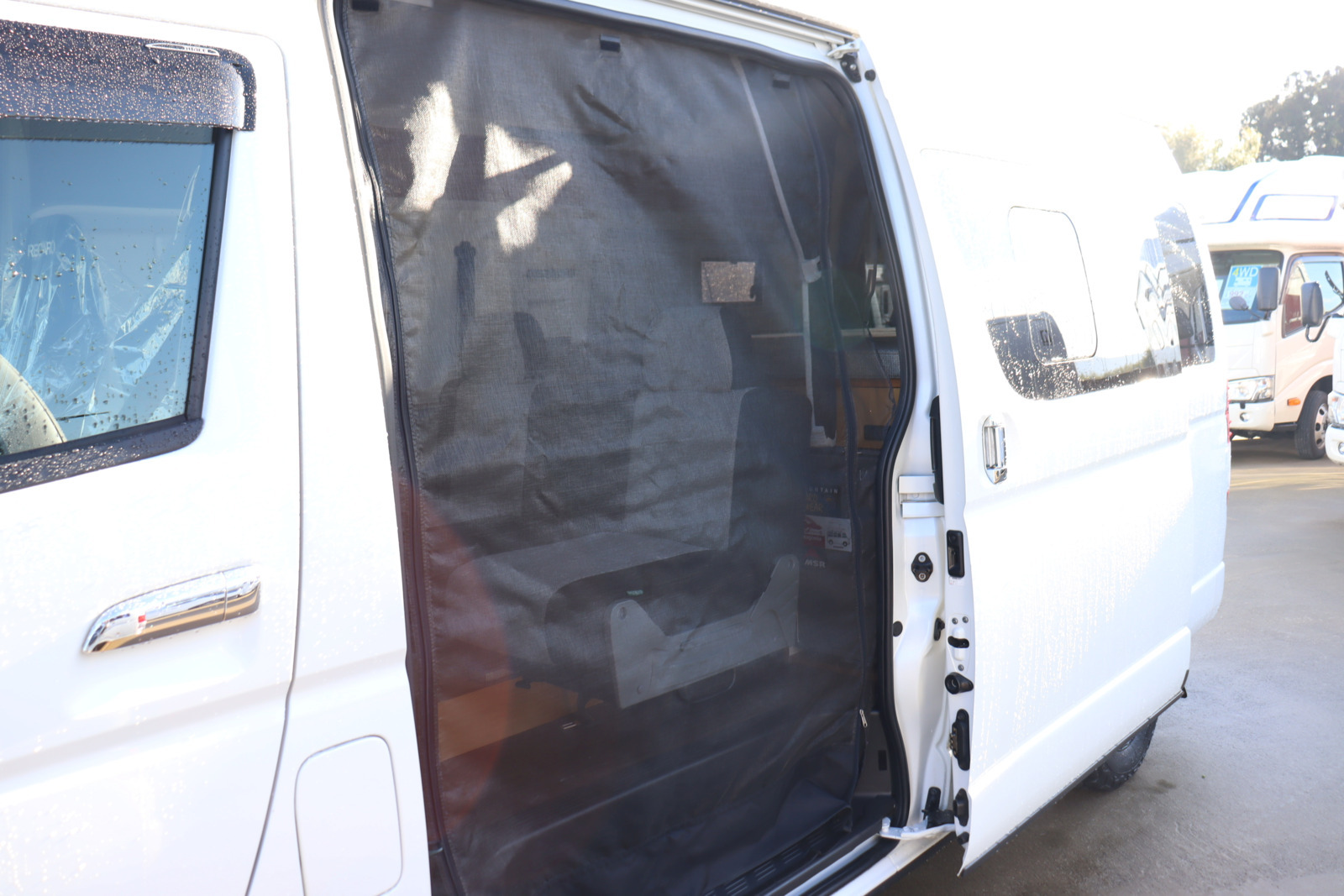 キャンピングカーバンコン