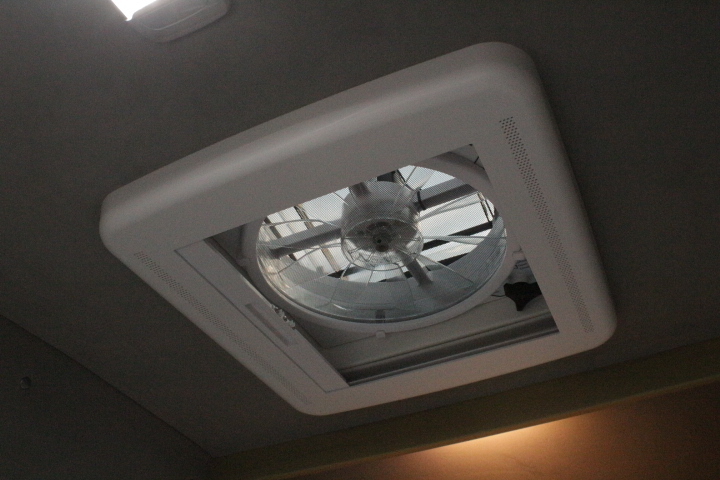 キャンピングカーバンコン