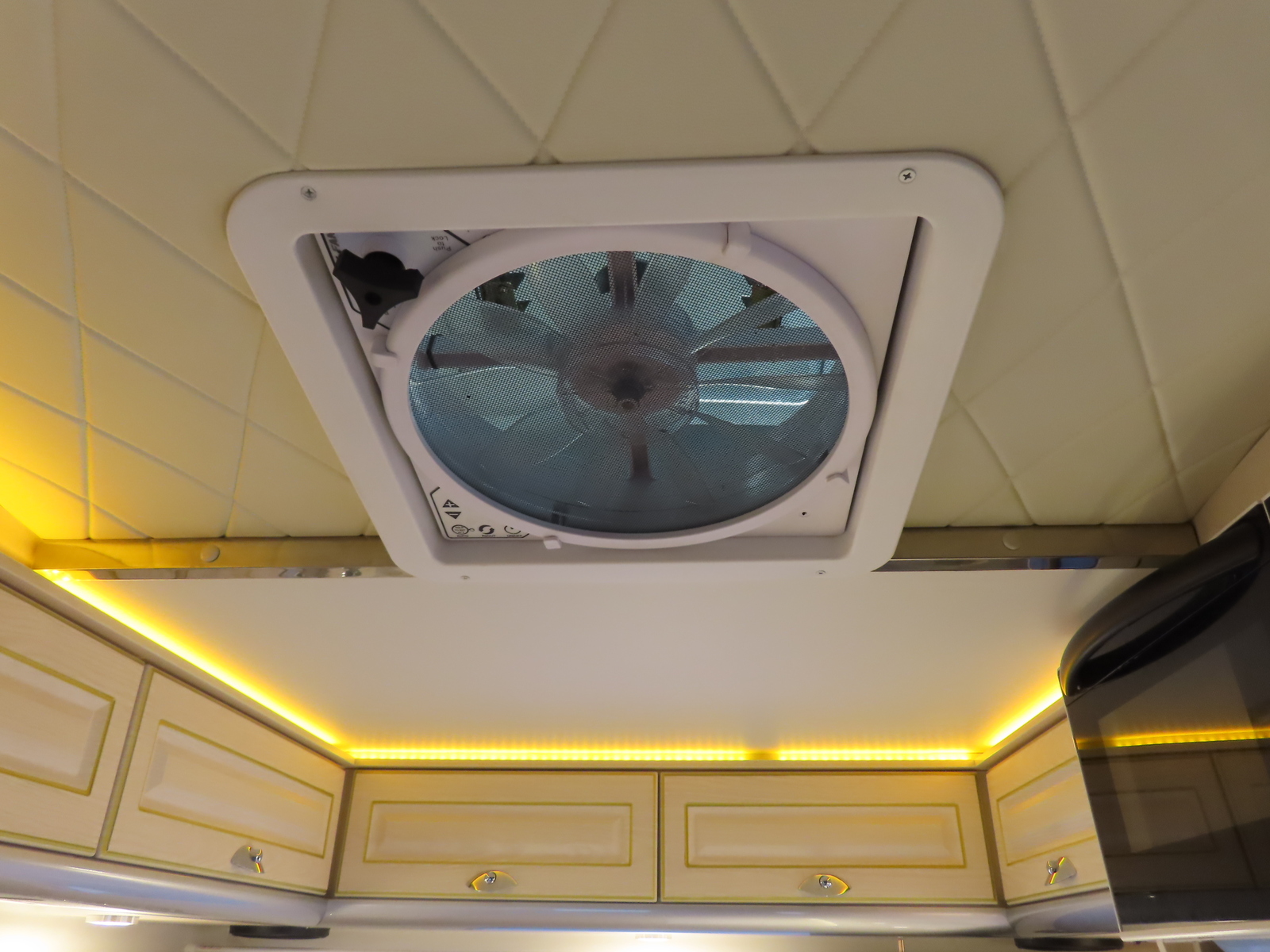 キャンピングカー軽キャンパー