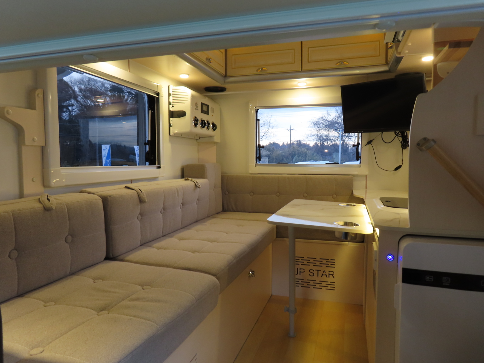 キャンピングカー軽キャンパー